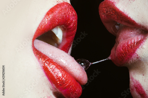 free lesbian tongue pics